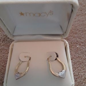 GOLD 14K HOOP EARRINGS, WITH A SMALL CENTER HEART